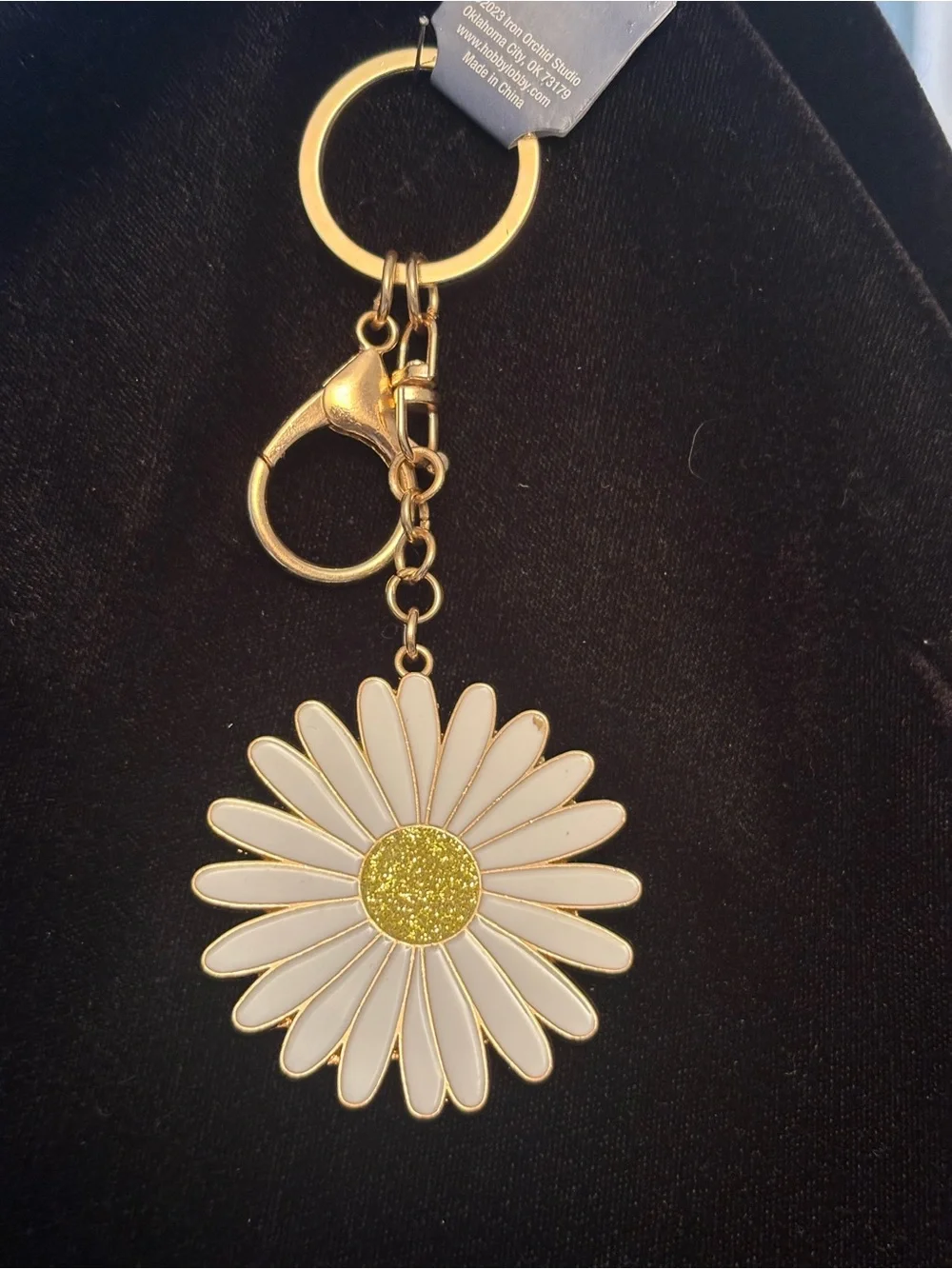 Gold Daisy Keychain/Purse bling with White Petals - Women's Accessory